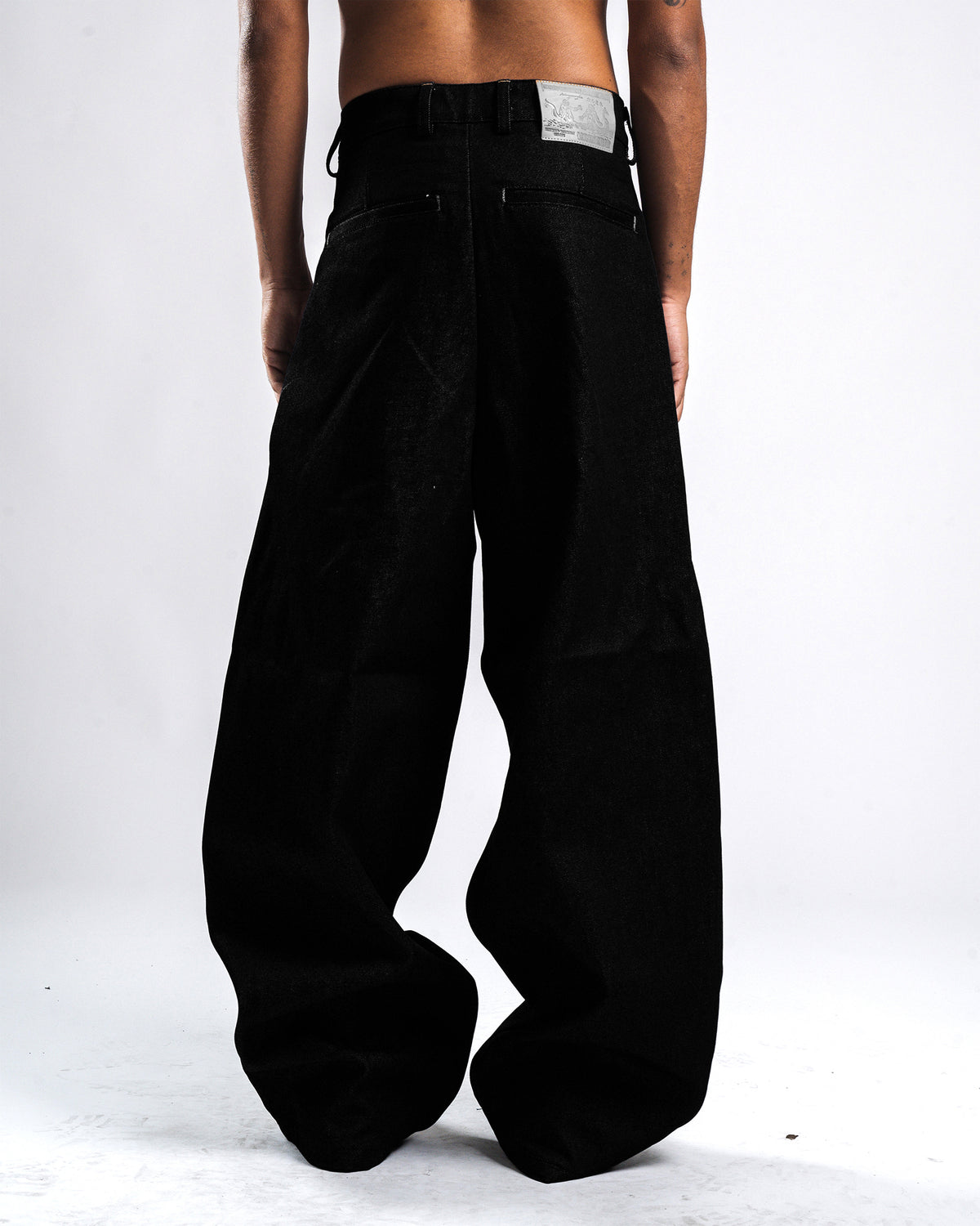 BLACK DENIM BALLOON JEANS [PREORDER]