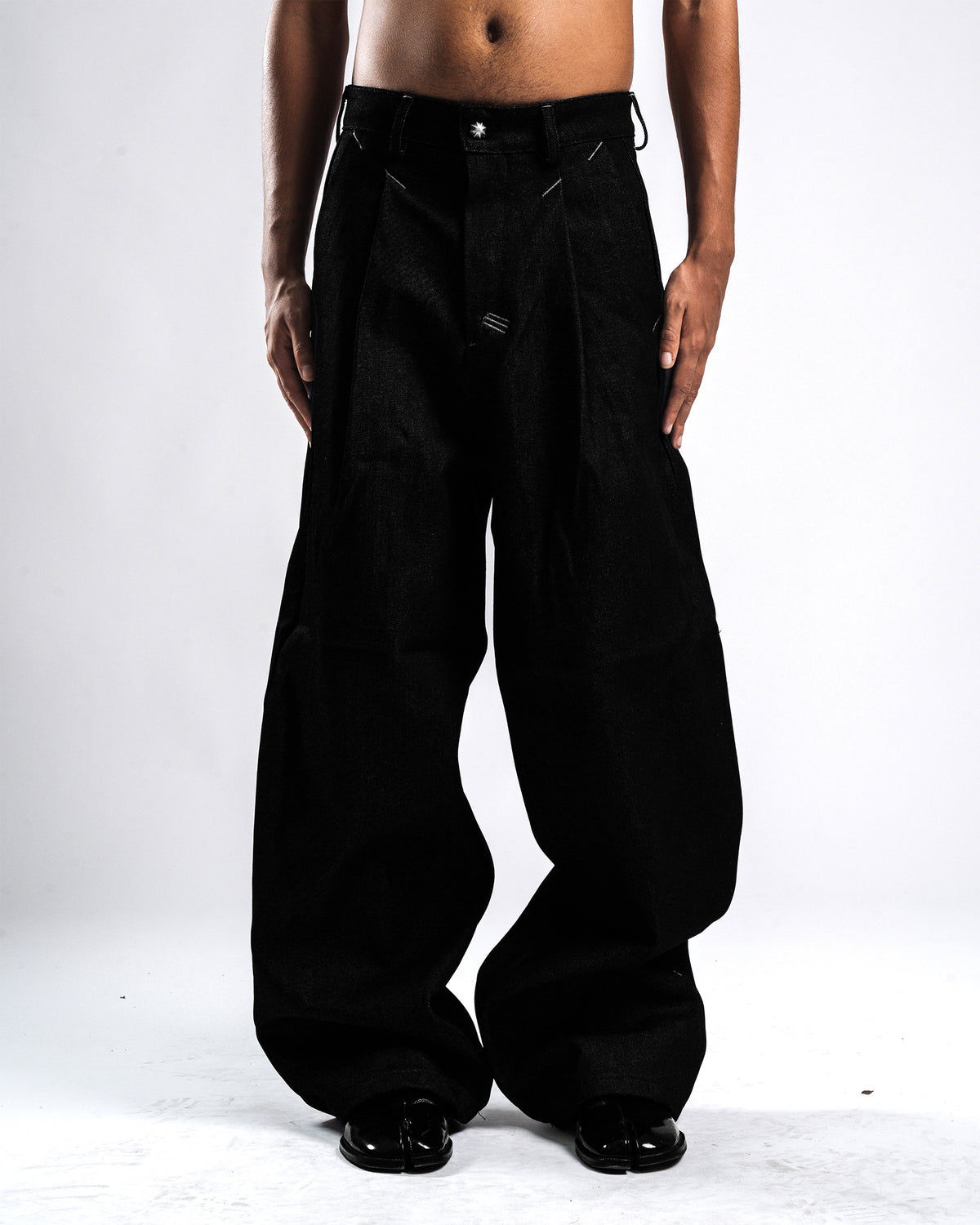 BLACK DENIM BALLOON JEANS [PREORDER]