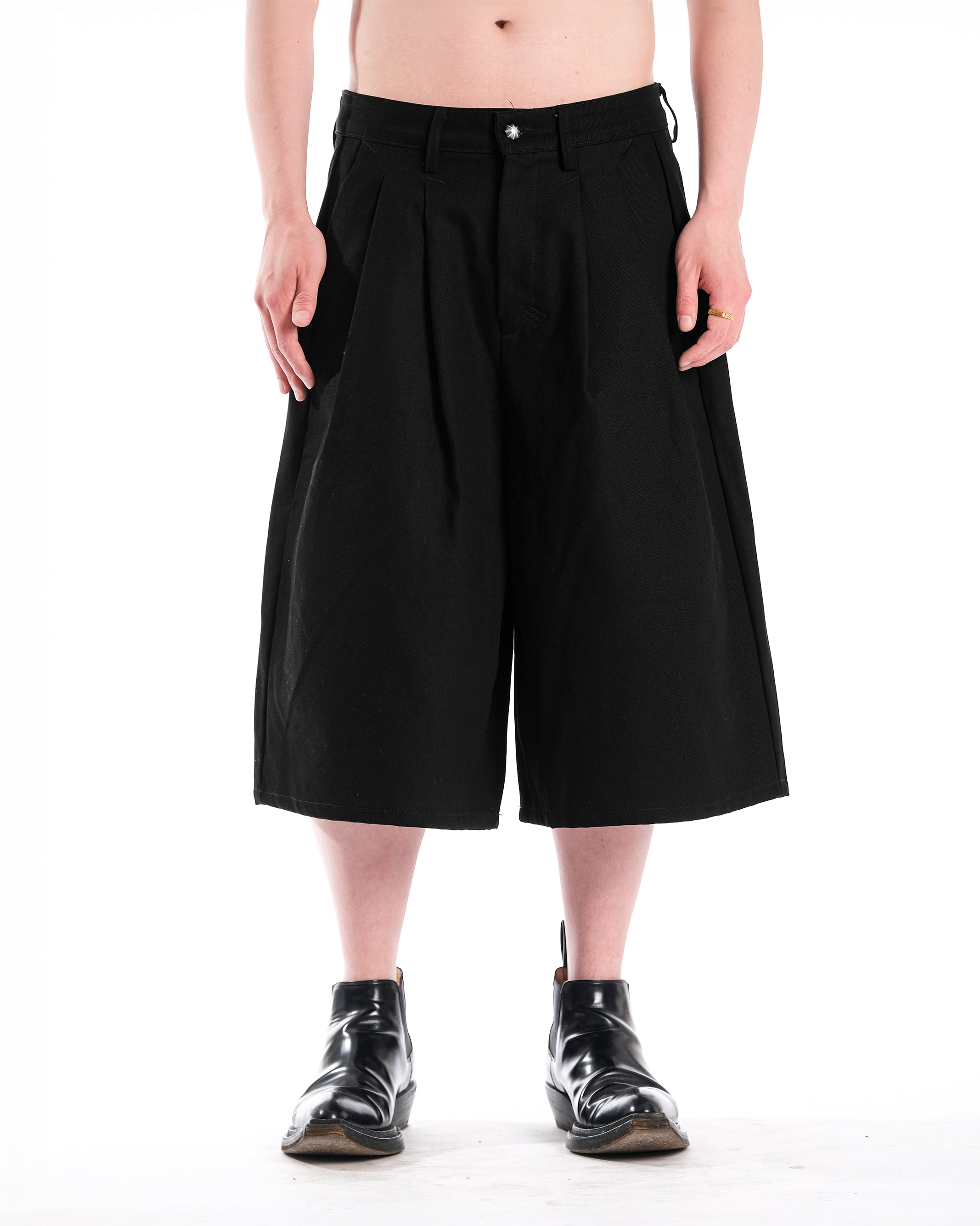 DOUBLE PINCES BLACK SHORT - Karmine
