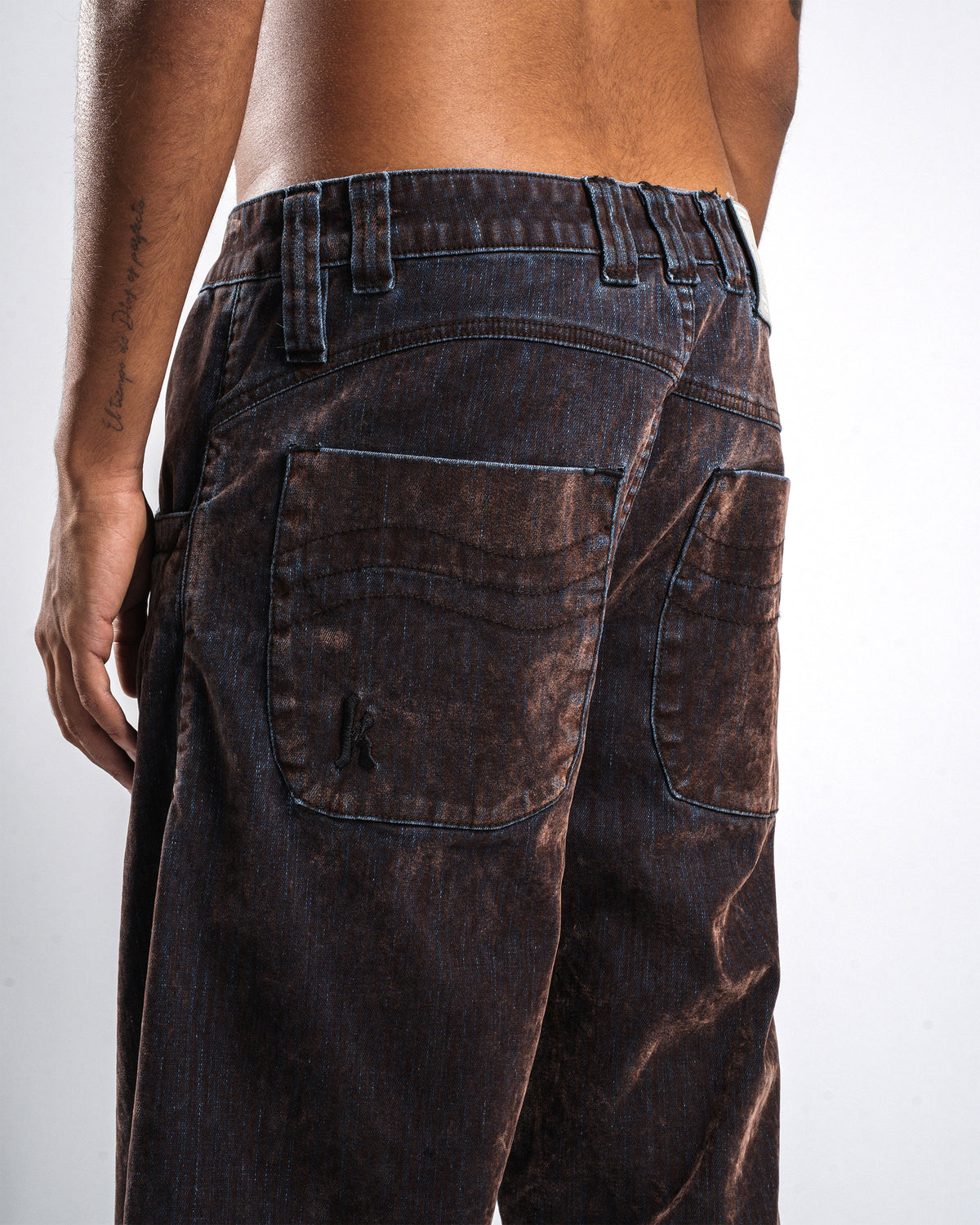 TAILWARD CORROSION BROWN FLOCK - Karmine