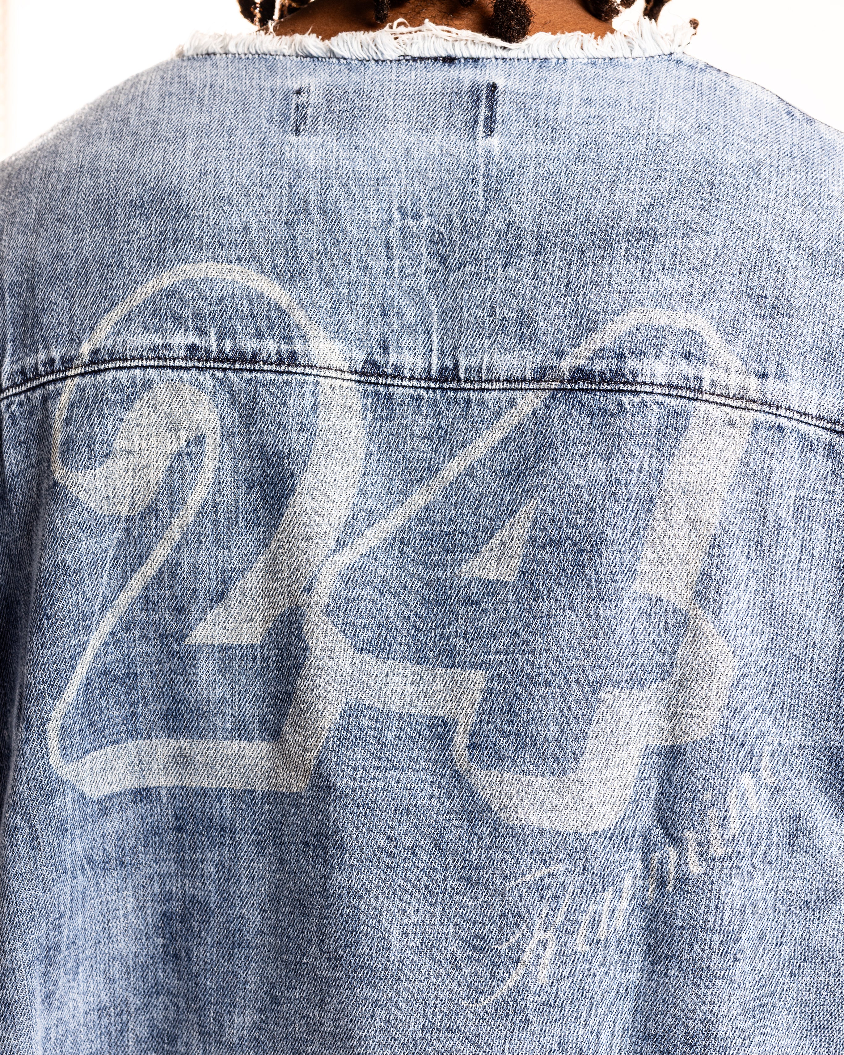 DENIM CROPPED TEE – BLUE