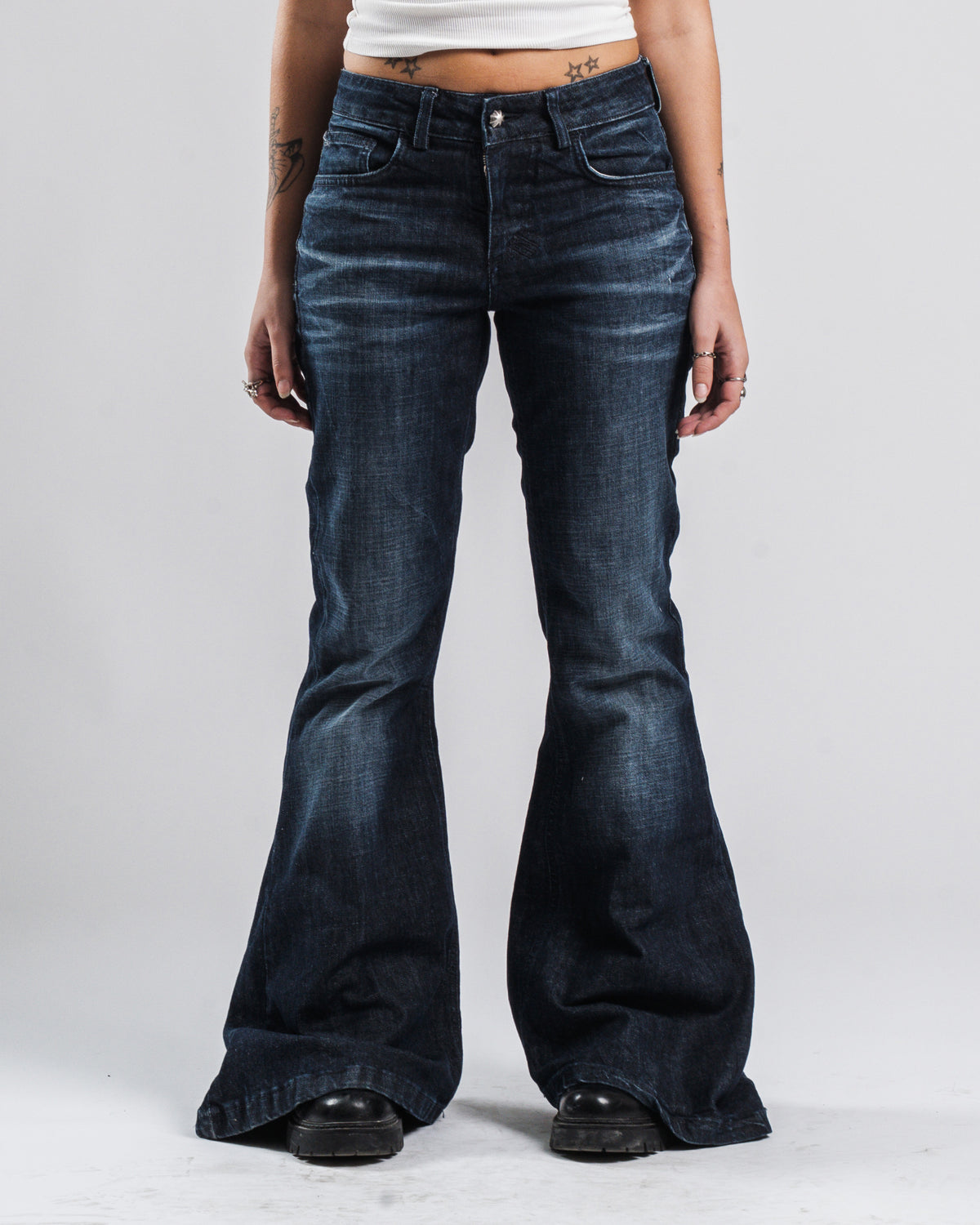 FLARED JEANS WHO MAN? - Karmine