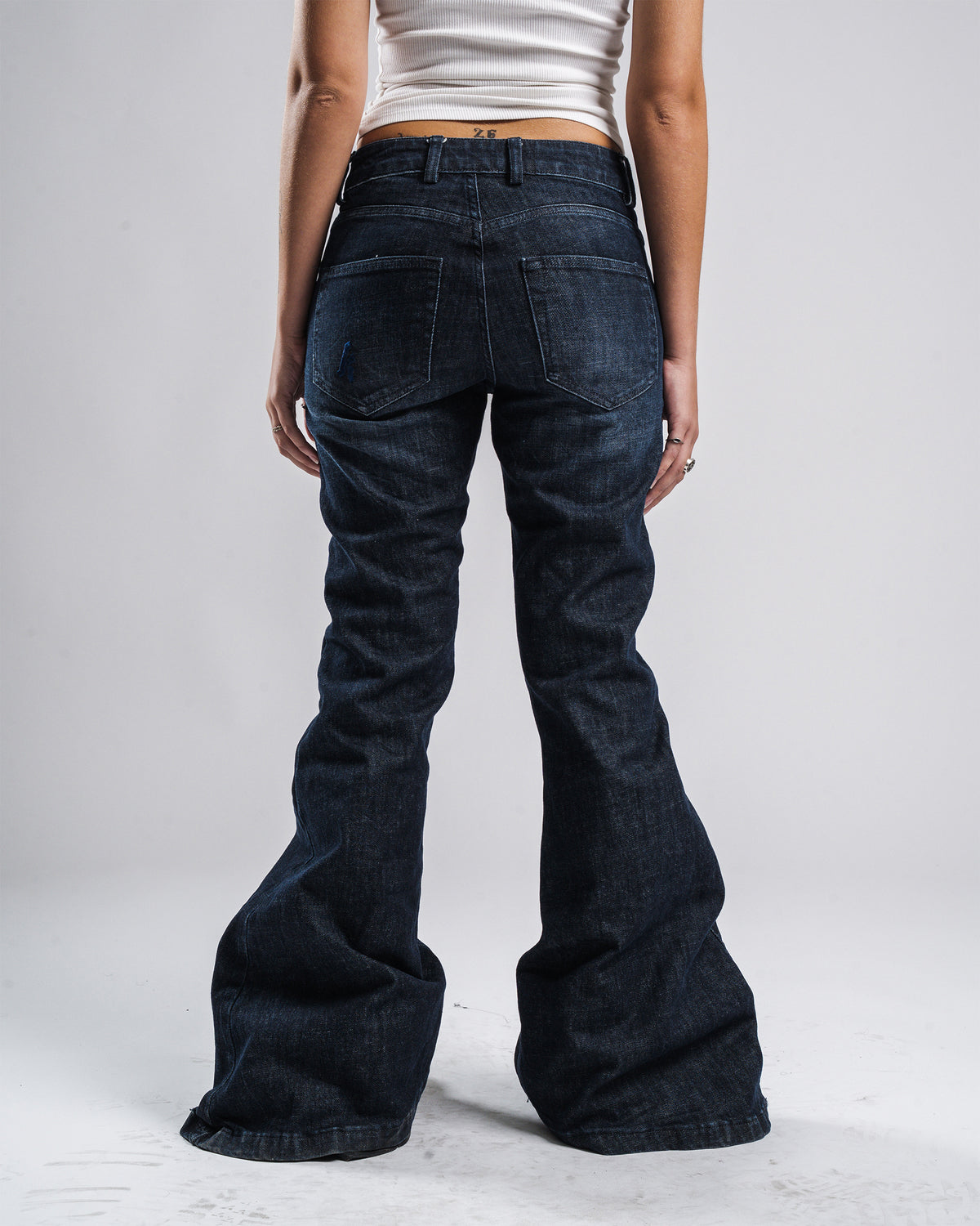 FLARED JEANS WHO MAN? - Karmine